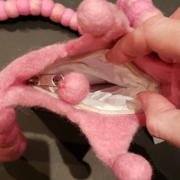 Felted wool tiny handbag - Picture 3 of 4